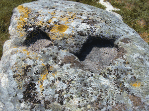 Petroglifo e cruz de termo no LIMITE ESGOS-XUNQUEIRA DE ESPADANEDO