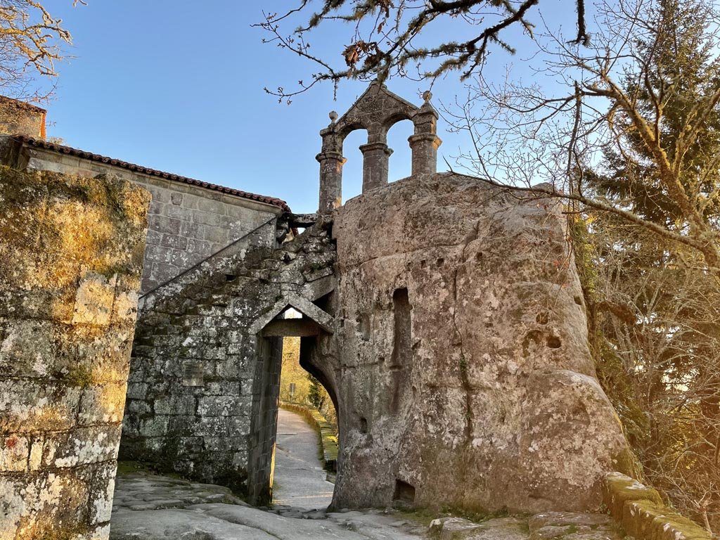 concello-de-esgos-mosteiro-de-san-pedro-de-rocas-12
