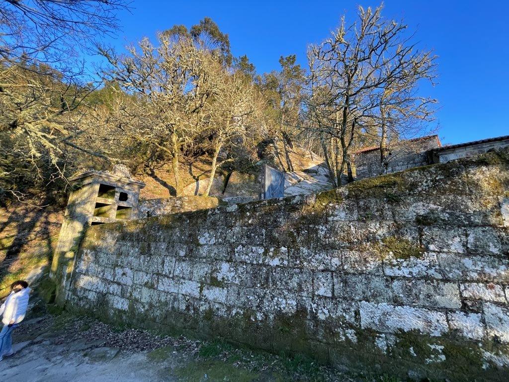 concello-de-esgos-mosteiro-de-san-pedro-de-rocas-13